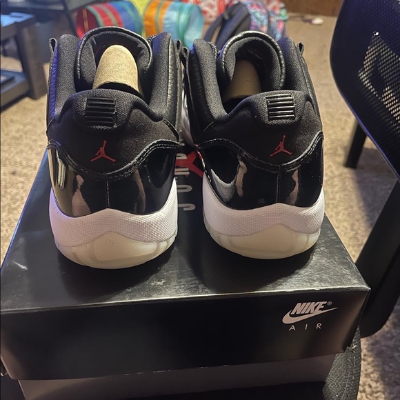 Air Jordan 11 72-10 Low - Picture 2 of 3